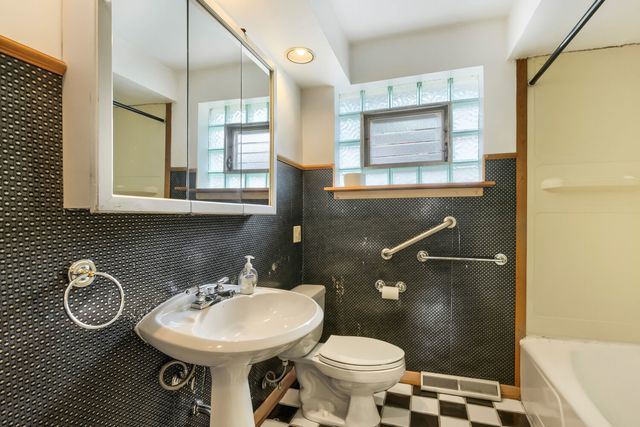 10749 S Rockwell Street, Chicago, IL 60655