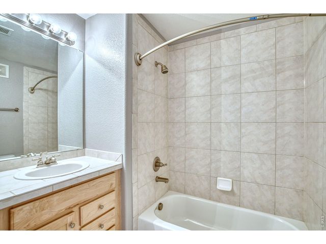 2239 Calais Dr 11B, Longmont, CO 80504
