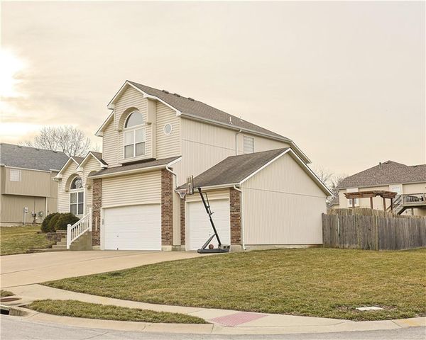 18801 E 24TH Terrace, Independence, MO 64057