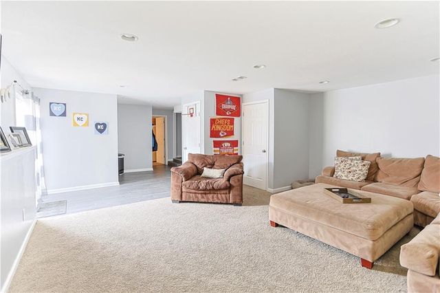 18801 E 24TH Terrace, Independence, MO 64057