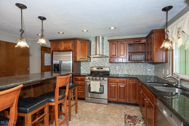 7547 N Linden Lane, Parma Heights, OH 44130