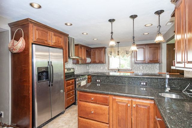 7547 N Linden Lane, Parma Heights, OH 44130