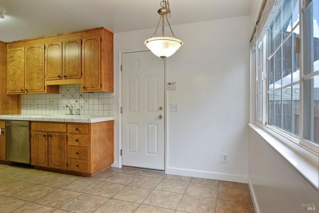 393 Manzanita Ave, Fairfield, CA 94533