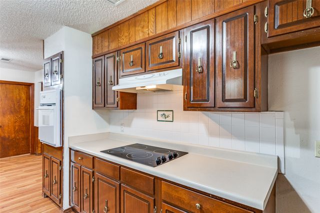 103 McCullar Road, Burleson, TX 76028