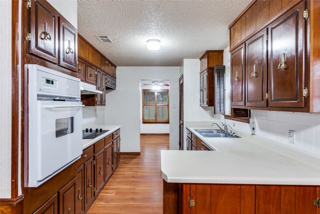 103 McCullar Road, Burleson, TX 76028