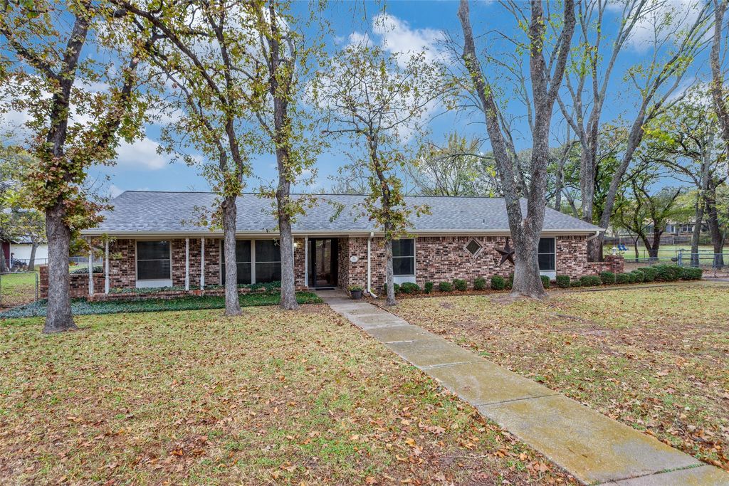 103 McCullar Road, Burleson, TX 76028