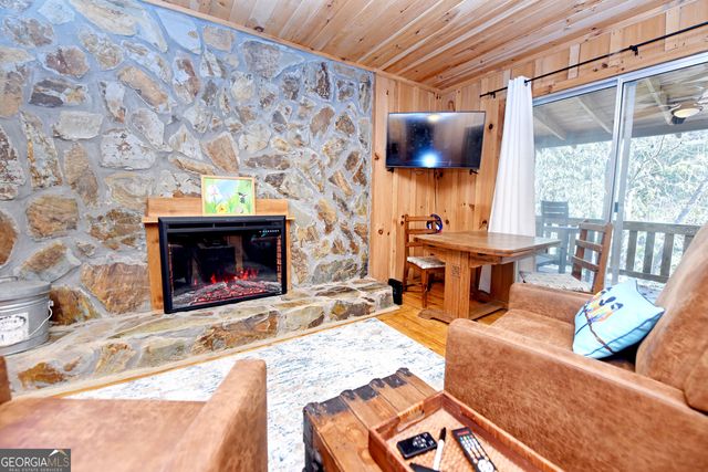 150 Donna Lee Lane, Mineral Bluff, GA 30559