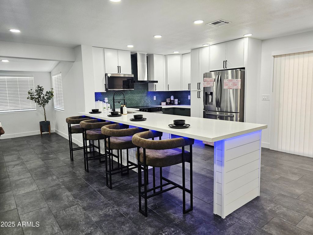 5040 N 69TH Drive, Glendale, AZ 85303