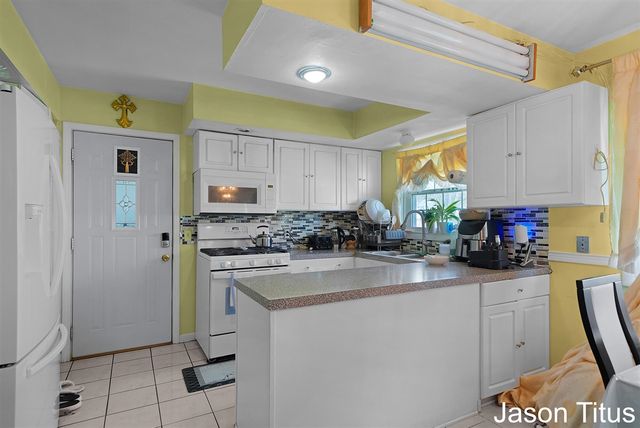 1696 Ball Avenue, Grand Rapids, MI 49505