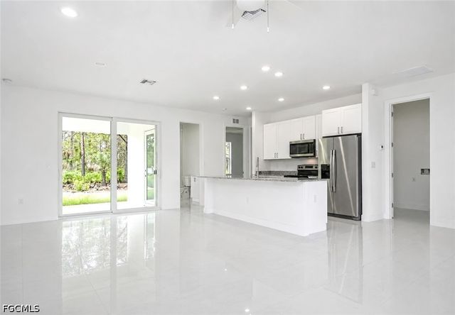 2906 37th ST W, Lehigh Acres, FL 33971