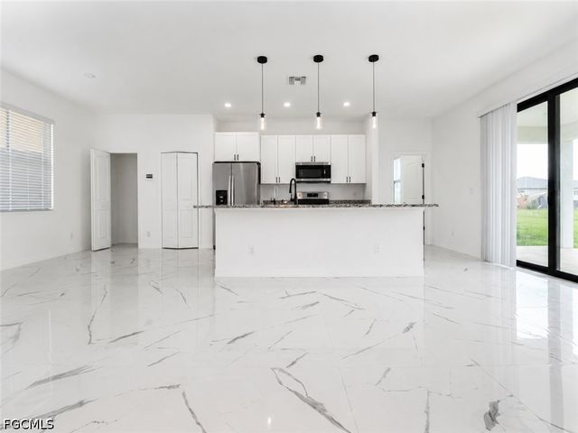 2906 37th ST W, Lehigh Acres, FL 33971