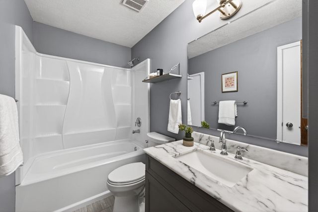 10541 Unity Street NW, Coon Rapids, MN 55433