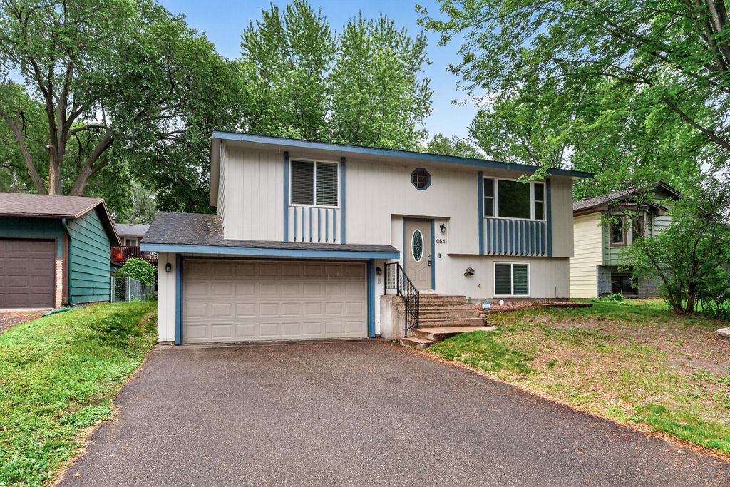 10541 Unity Street NW, Coon Rapids, MN 55433