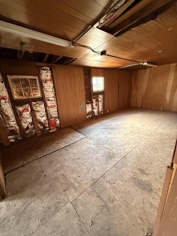 10 E GRUENWALD AVENUE, Oshkosh, WI 54901