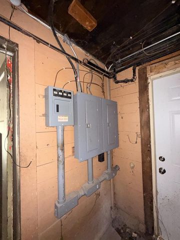 10 E GRUENWALD AVENUE, Oshkosh, WI 54901