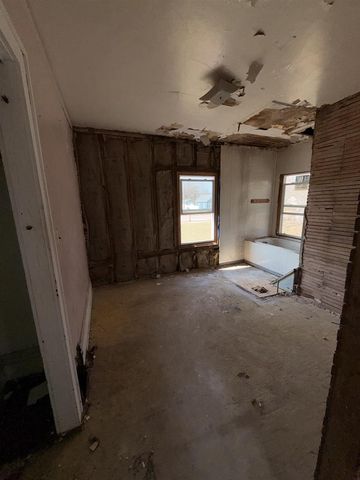 10 E GRUENWALD AVENUE, Oshkosh, WI 54901