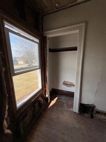 10 E GRUENWALD AVENUE, Oshkosh, WI 54901