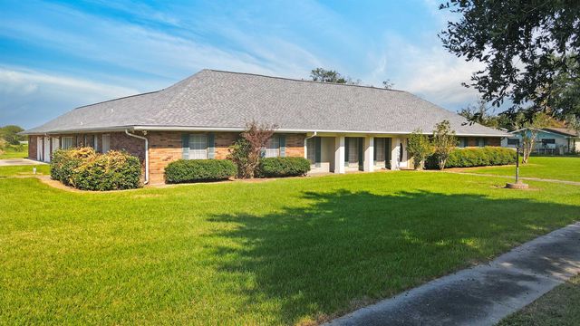 4029 Country Dr, Bourg, LA 70343