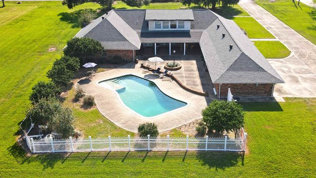 4029 Country Dr, Bourg, LA 70343