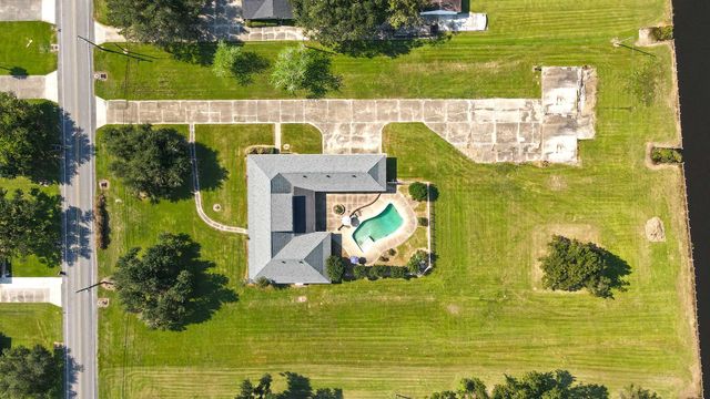 4029 Country Dr, Bourg, LA 70343