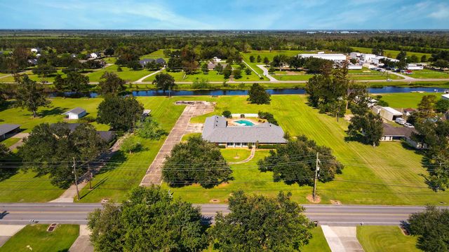 4029 Country Dr, Bourg, LA 70343
