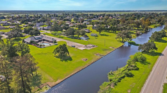 4029 Country Dr, Bourg, LA 70343