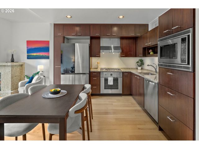 1001 Nw LOVEJOY St 301, Portland, OR 97209