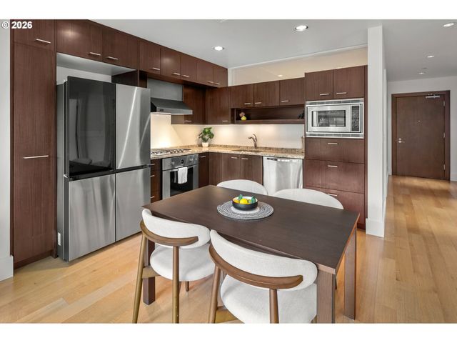 1001 Nw LOVEJOY St 301, Portland, OR 97209