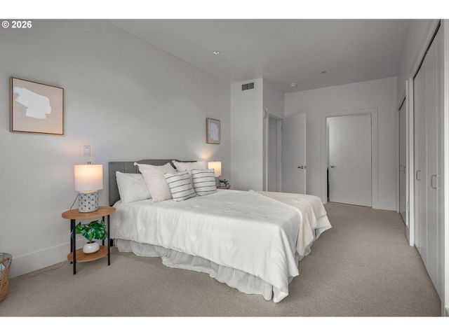 1001 Nw LOVEJOY St 301, Portland, OR 97209