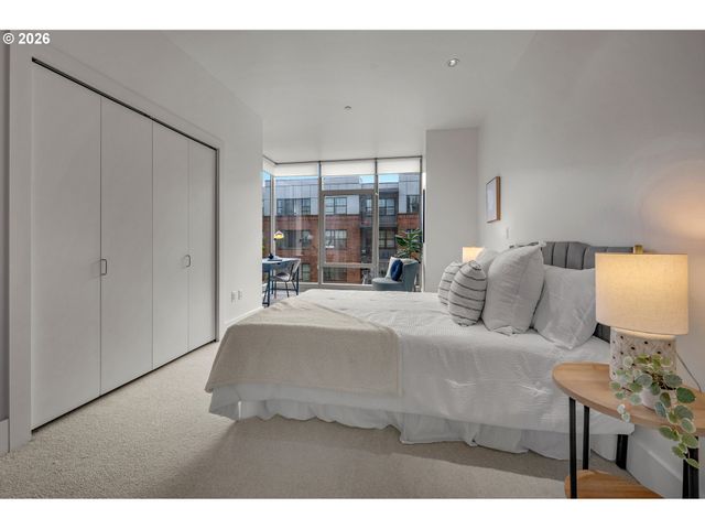 1001 Nw LOVEJOY St 301, Portland, OR 97209