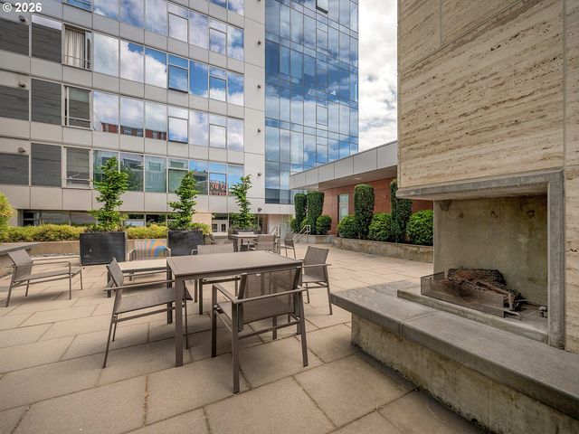 1001 Nw LOVEJOY St 301, Portland, OR 97209