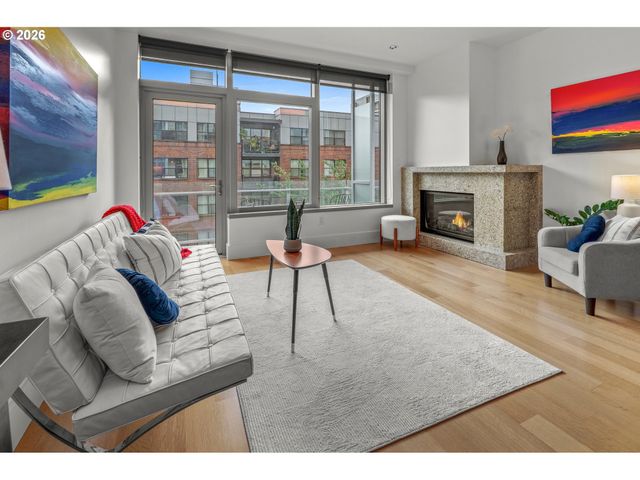 1001 Nw LOVEJOY St 301, Portland, OR 97209