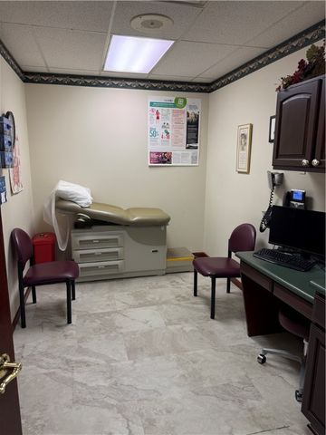 752 Brookshire Dr, Hermitage, PA 16148