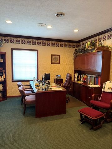 752 Brookshire Dr, Hermitage, PA 16148