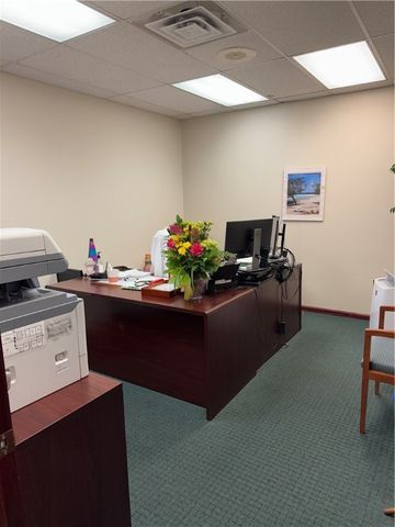 752 Brookshire Dr, Hermitage, PA 16148