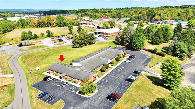 752 Brookshire Dr, Hermitage, PA 16148