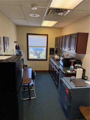 752 Brookshire Dr, Hermitage, PA 16148