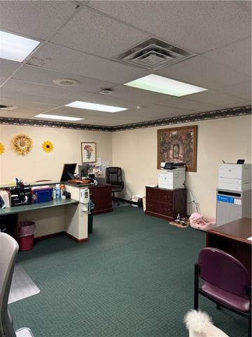 752 Brookshire Dr, Hermitage, PA 16148