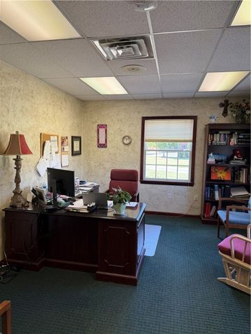 752 Brookshire Dr, Hermitage, PA 16148