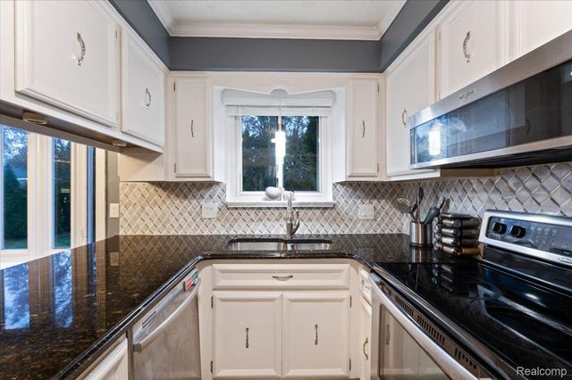 16213 Haverhill Drive, Macomb Township, MI 48044