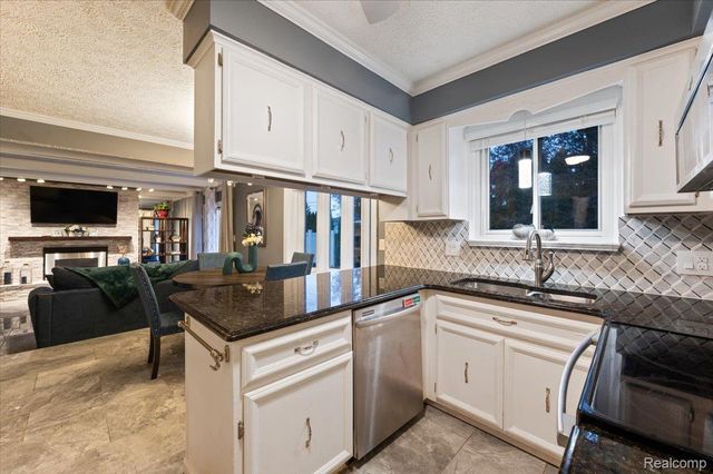 16213 Haverhill Drive, Macomb Township, MI 48044