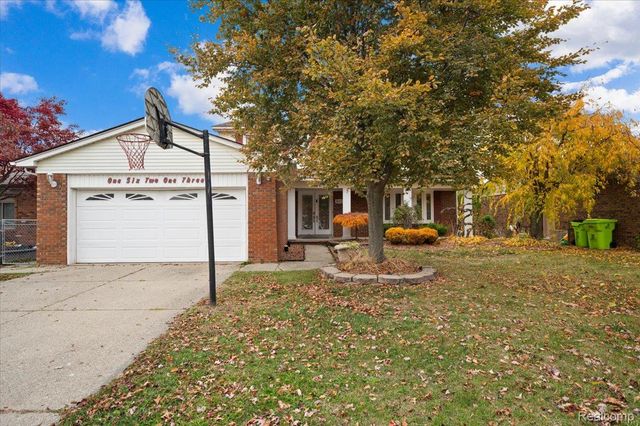 16213 Haverhill Drive, Macomb Township, MI 48044