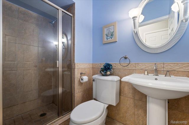 16213 Haverhill Drive, Macomb Township, MI 48044