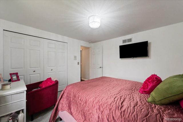 16213 Haverhill Drive, Macomb Township, MI 48044