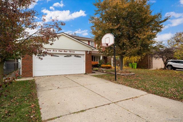 16213 Haverhill Drive, Macomb Township, MI 48044