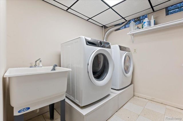 16213 Haverhill Drive, Macomb Township, MI 48044