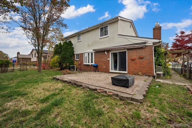 16213 Haverhill Drive, Macomb Township, MI 48044