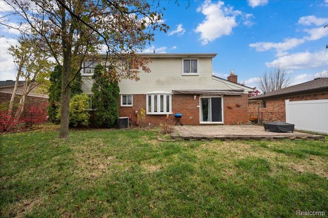 16213 Haverhill Drive, Macomb Township, MI 48044