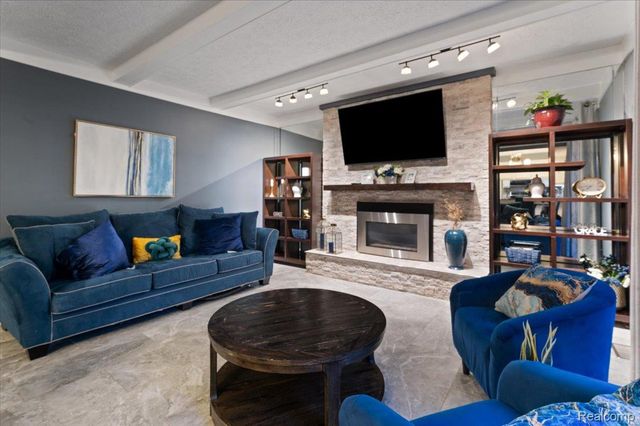 16213 Haverhill Drive, Macomb Township, MI 48044