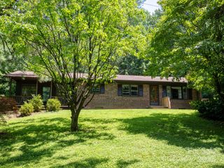 215 N Fork River Drive, Marion, NC 28752